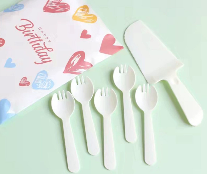 Disposable cake spoons and forks