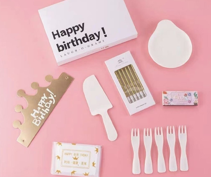 Food-grade plastic three-pronged fork